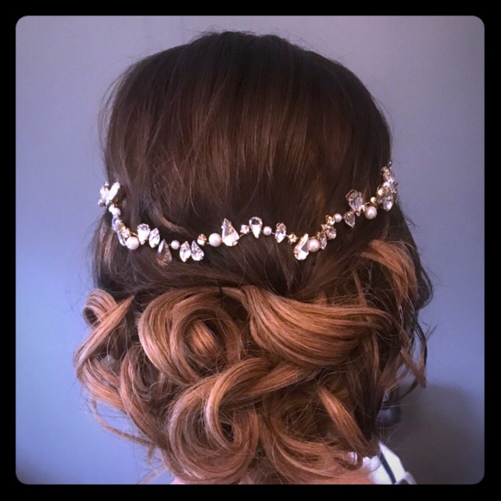 Wedding headpiece. Worn once for my wedding